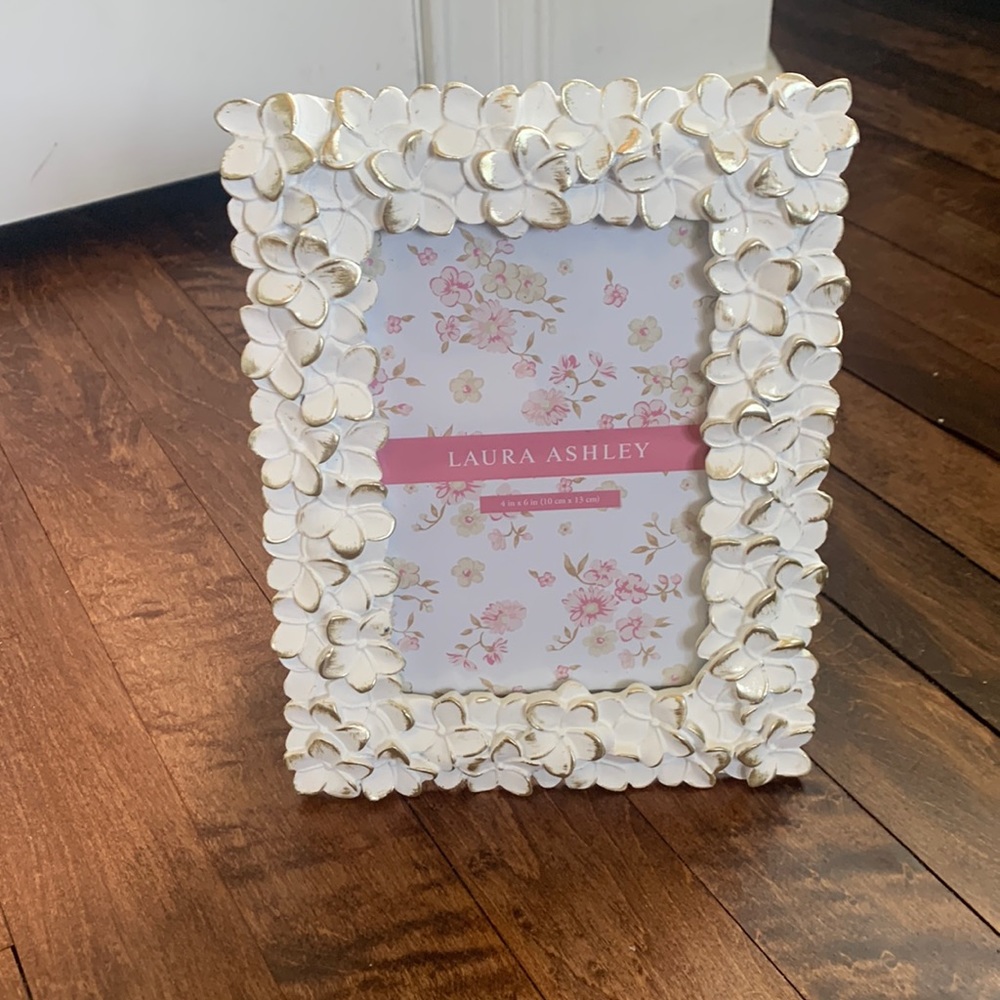 White floral Laura Ashley frame 4x6